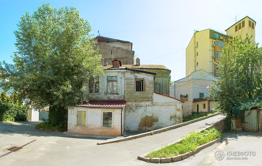 Контрактовая площадь 7. 1798 г. Старейший жилой дом Киева