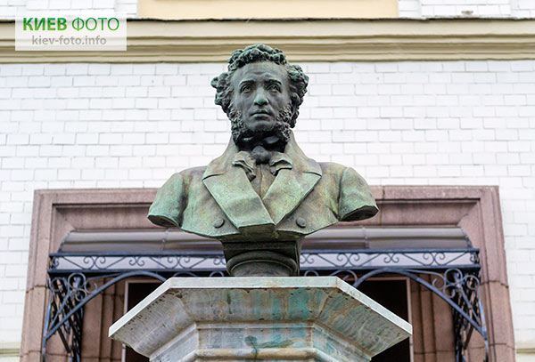 Памятник Пушкину Александру (возле НТУ)