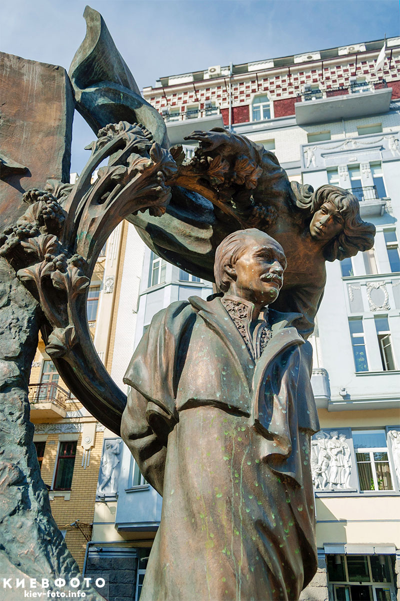 Памятник Вячеславу Черноволу в Киеве