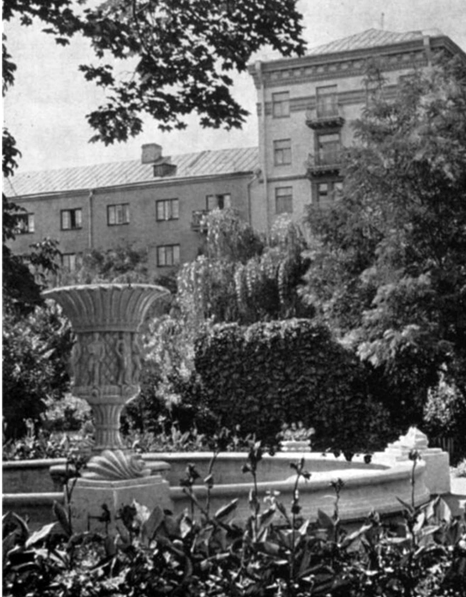 Старый фонтан на Липках