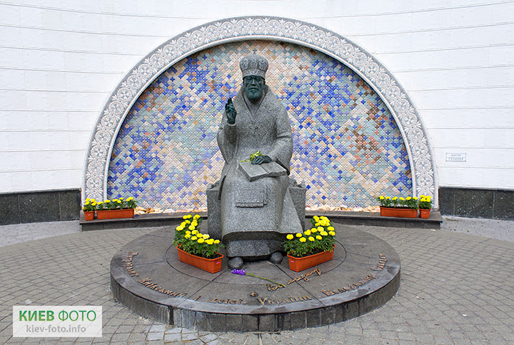 Памятник Митрополиту Владимиру (Сабодану)