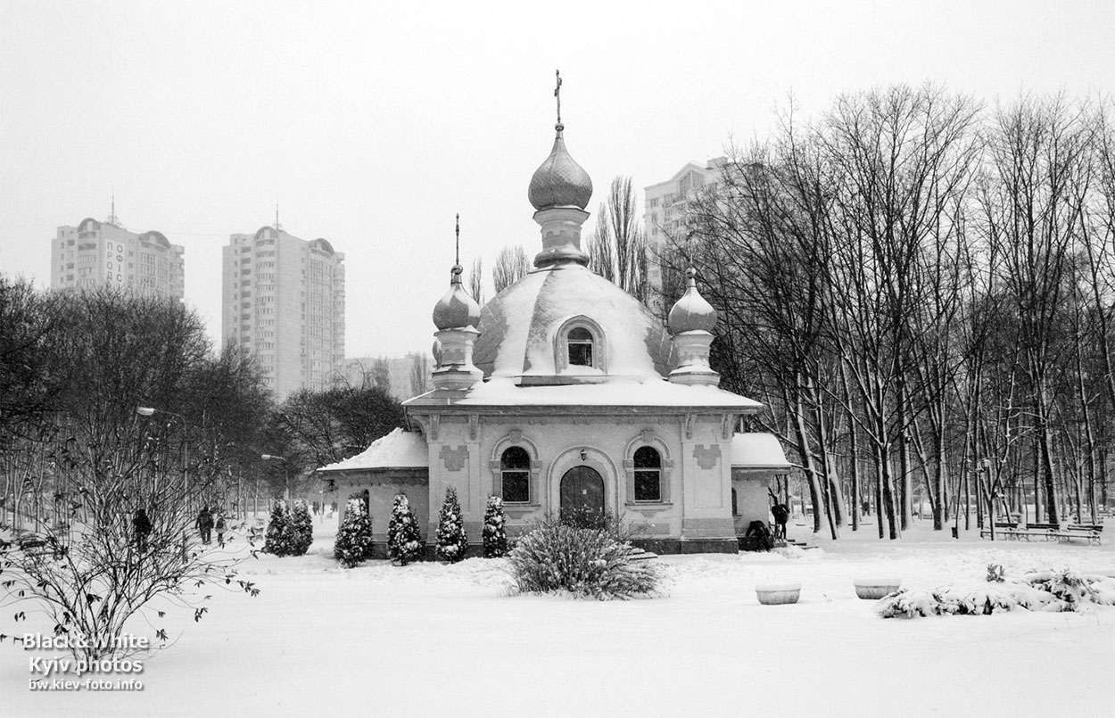 Черно-белые фотографии киевских церквей