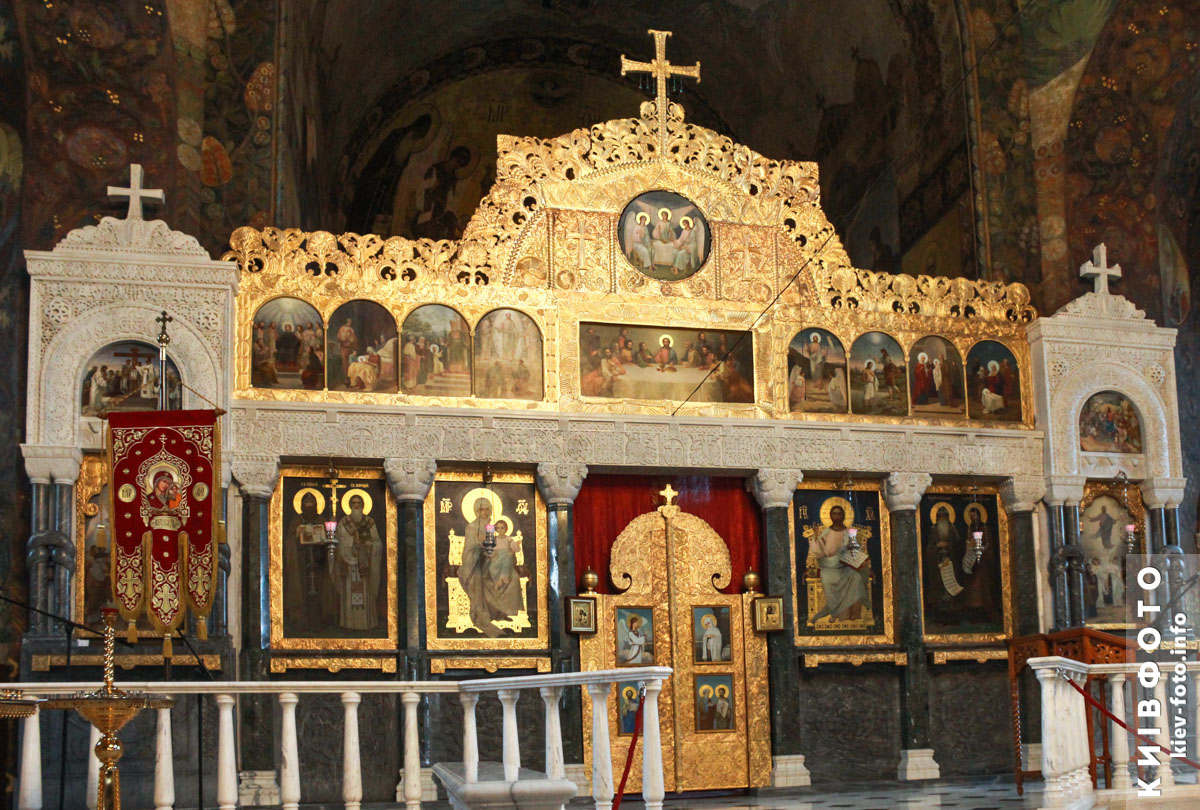 Трапезная церковь преподобных Антония и Феодосия Печерских в Лавре