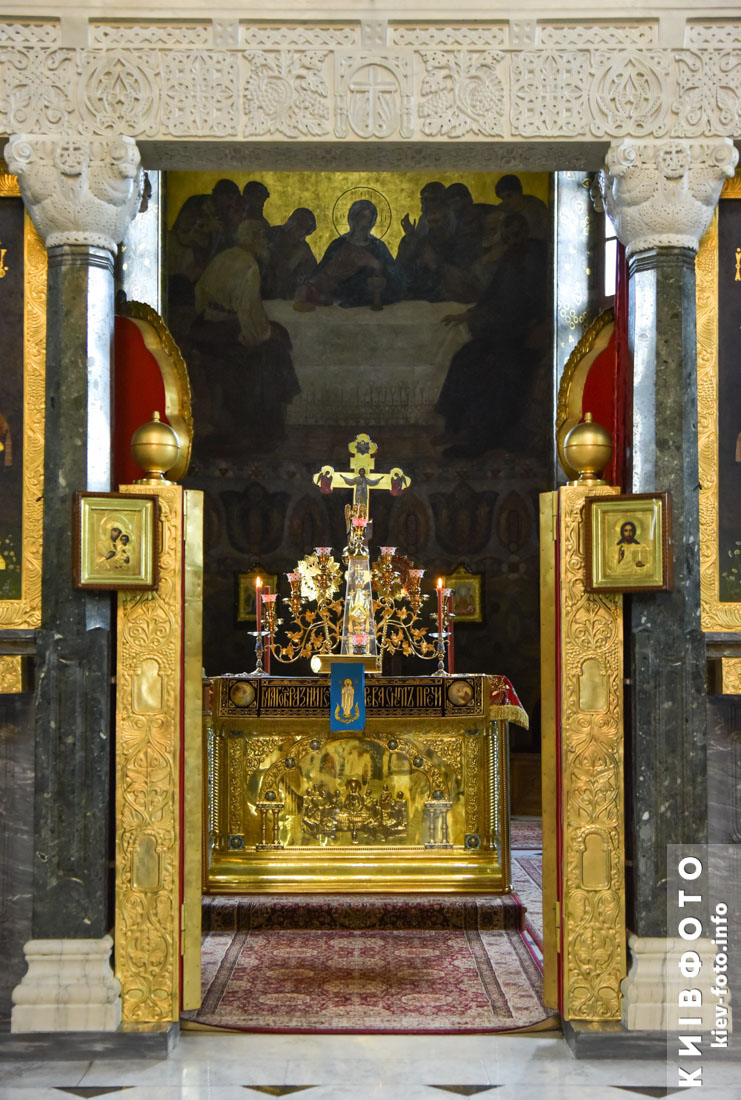 Трапезная церковь преподобных Антония и Феодосия Печерских в Лавре
