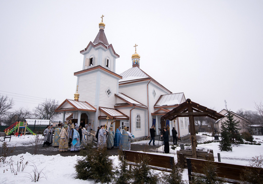 15 февраля, в день большого церковного праздника Сретение Господня, в Жулянах состоялось освящение самого древнего деревянного храма Киева, который недавно был отреставрирован.