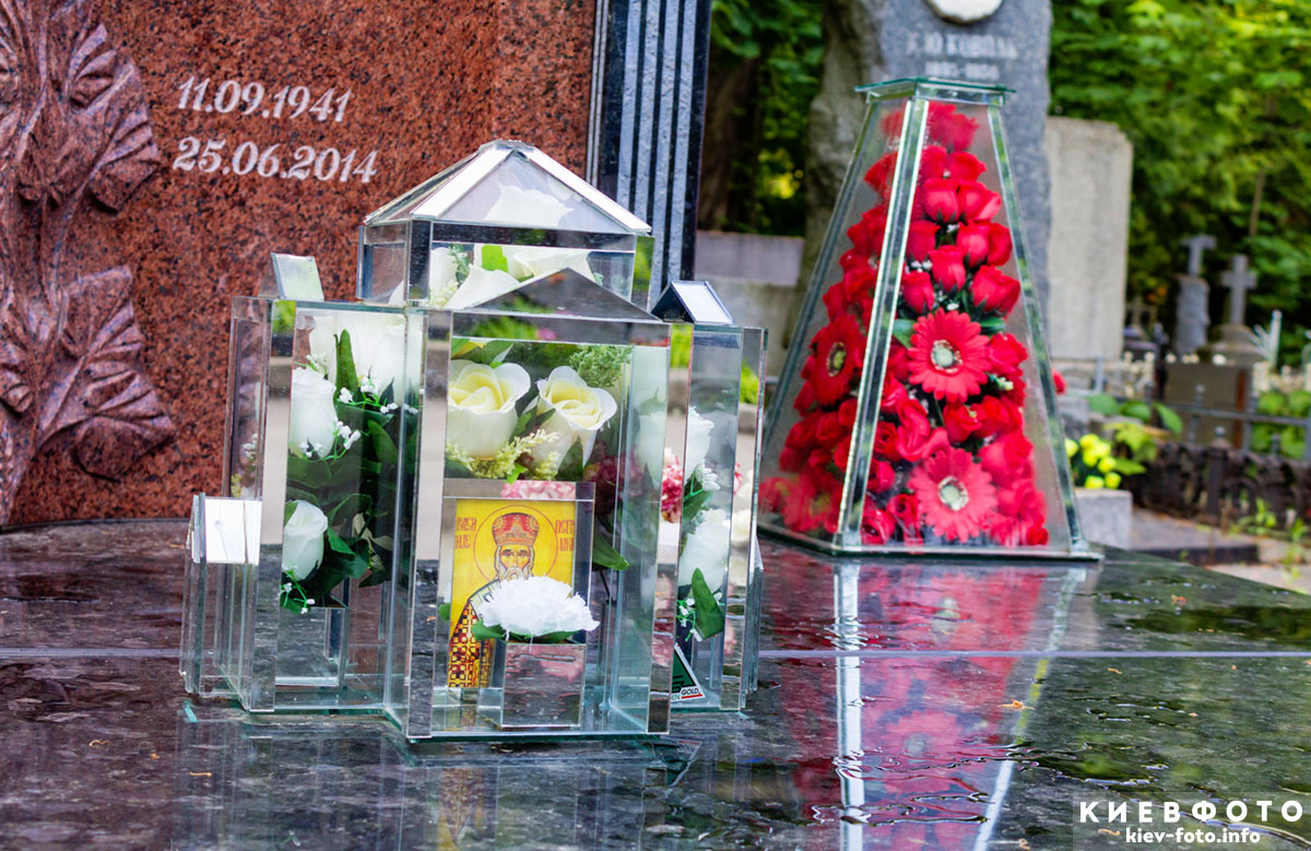 Надгробие на могиле Плюща Ивана