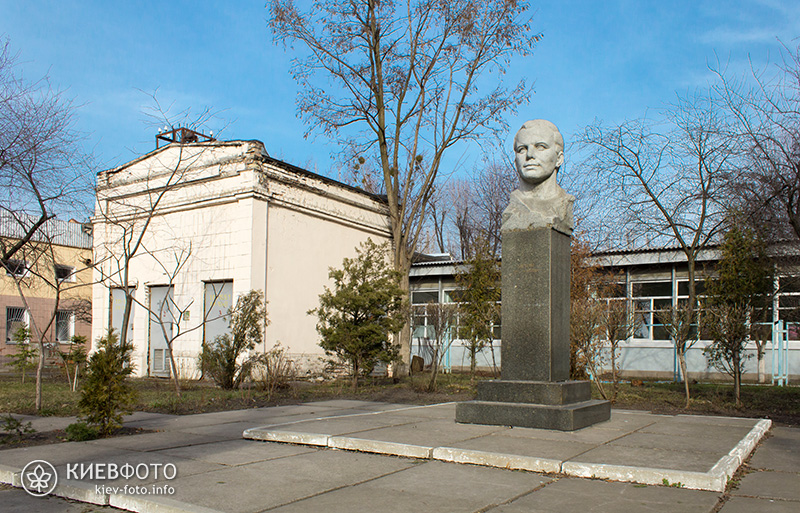 Памятник Юрию Гагарину в Киеве