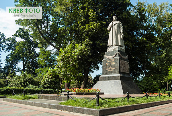Памятник Николаю Ватутину в Киеве