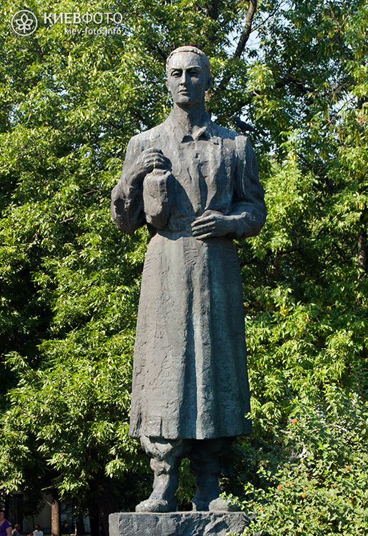 Памятник Григорию Сковороде на Контрактовой площади