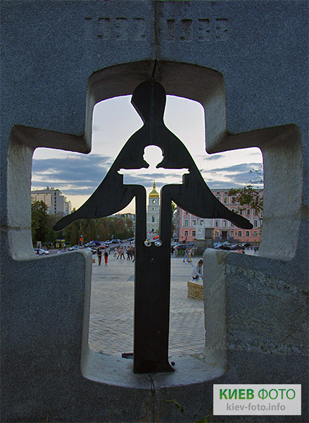 Памятник Жертвам голодомора в Украине