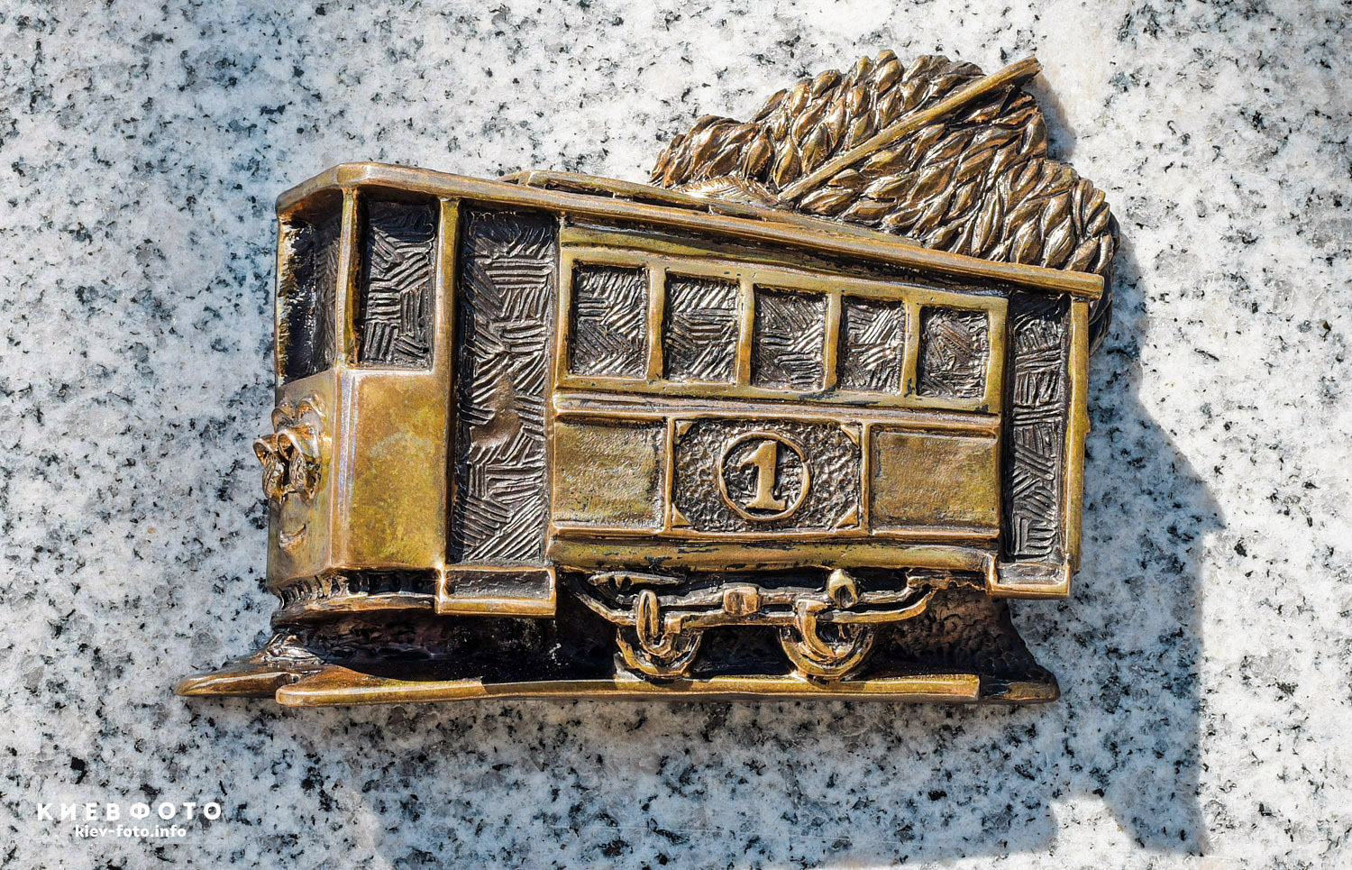 Бронзовая мини-скульптура «Киевский трамвай»