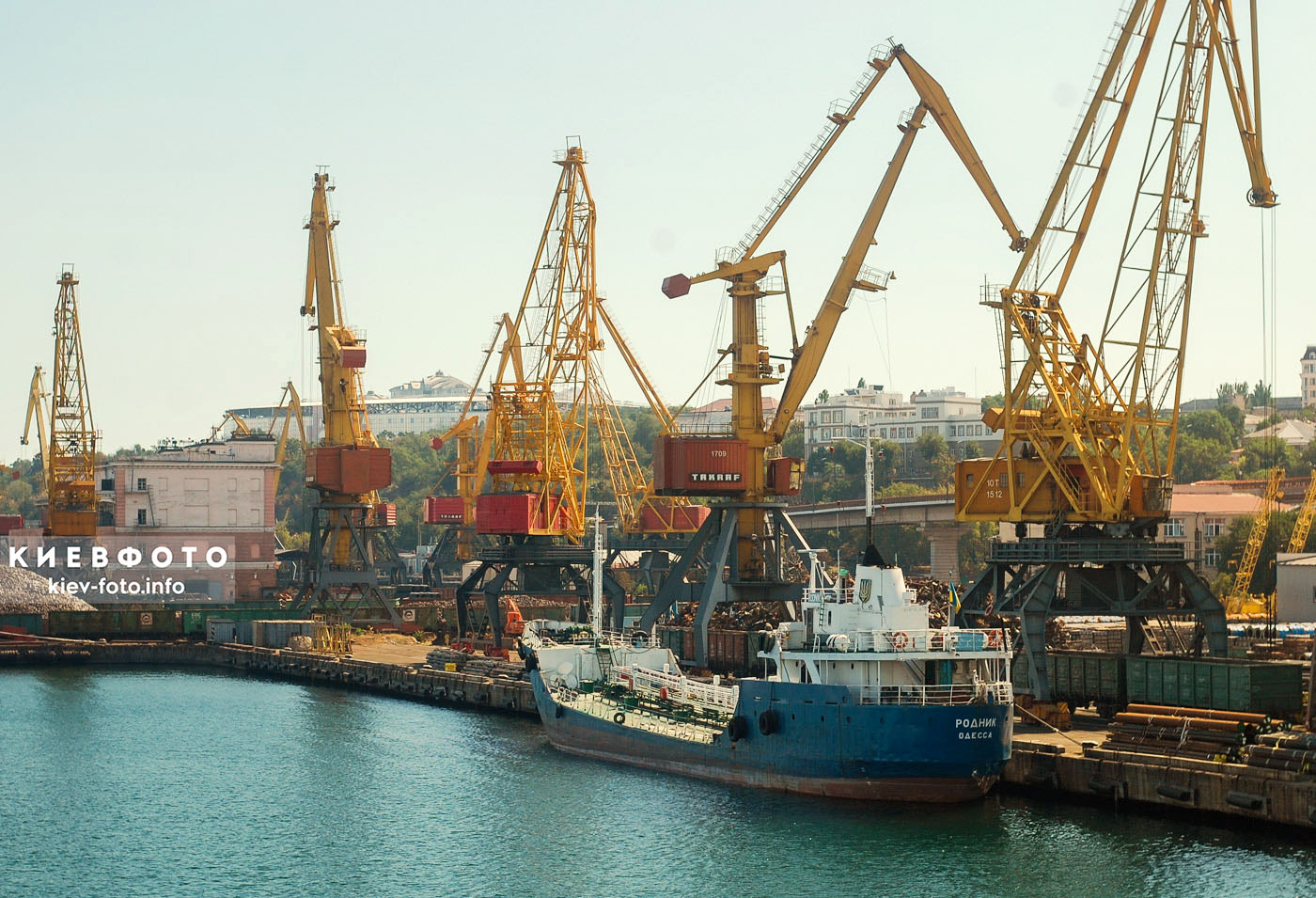 Грузовые краны Одесского порта