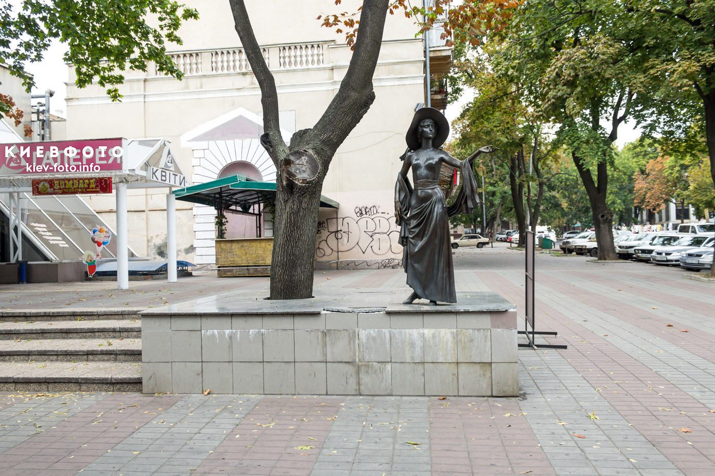 Памятник Вере Холодной в Одессе