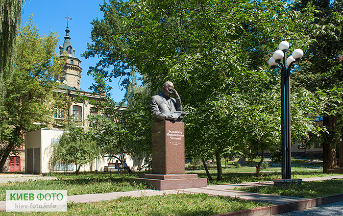 Памятник Челомею Владимиру