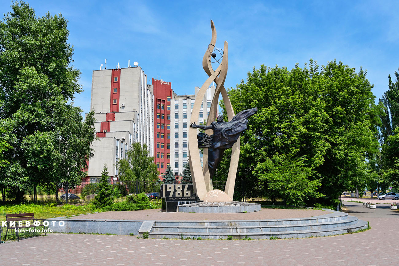 Памятник Ликвидаторам аварии на Чернобыльской АЭС в Вышгороде